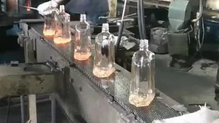 Фабрика изготовленная на заказ неправильная форма красит стеклянную бутылку с зеленым дном