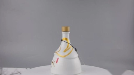 Керамическая бутылка неправильной формы объемом 500 мл по индивидуальному заказу для спиртных напитков